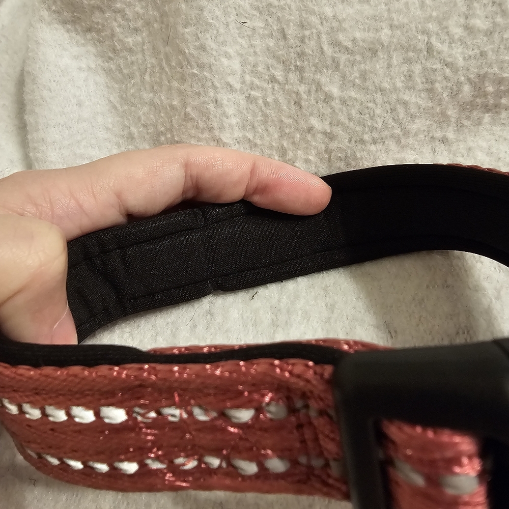 Alcott Adventure Weekender Leash in Red - Picture 3 of 4